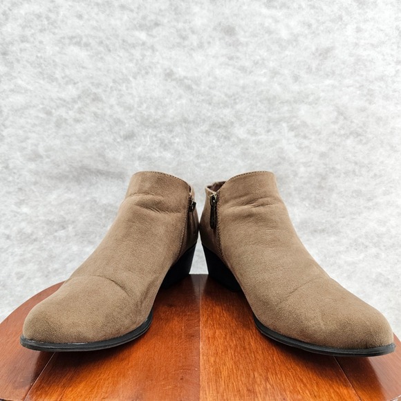 Daisy Fuentes Womens Ankle Booties Size 8.5M Wrena Brown Faux Suede Side Zip - Picture 1 of 8